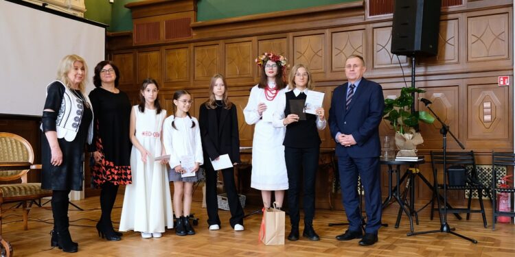 Tarnobrzeg. „Chcemy łączyć pokolenia”. Fundacja „Serce Lasowiackie” podsumowała projekty.