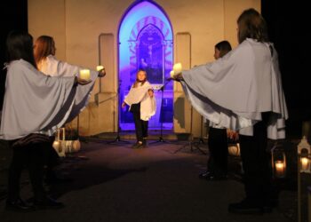 Tarnobrzeg. Niesamowity klimat na starym cmentarzu.