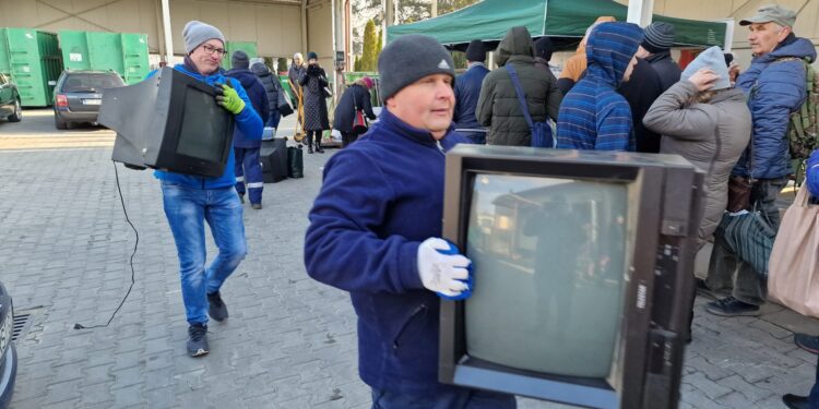 Stalowa Wola: Sukces akcji 'Cebulki za odpady’