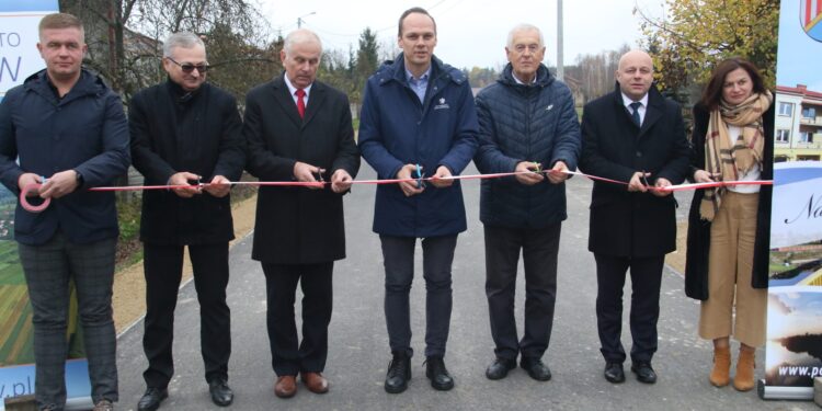 Dąbrówka: Blisko 4 kilometry zmodernizowanej drogi do Borków