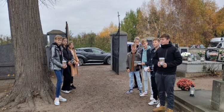 Klimontów. Dobry wynik kwesty na cmentarz w Goźlicach