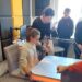 Tarnobrzeg. „Łamali języki” w radiowym studiu.