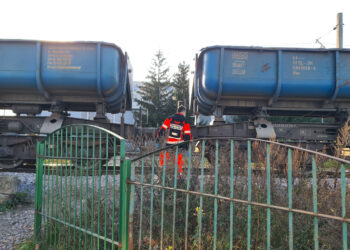 Stalowa Wola: Potrącenie na dzikim przejściu przez tory