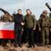 Nowa Dęba. Premierzy Polski i Słowacji obserwowali ćwiczenia wojskowe na poligonie