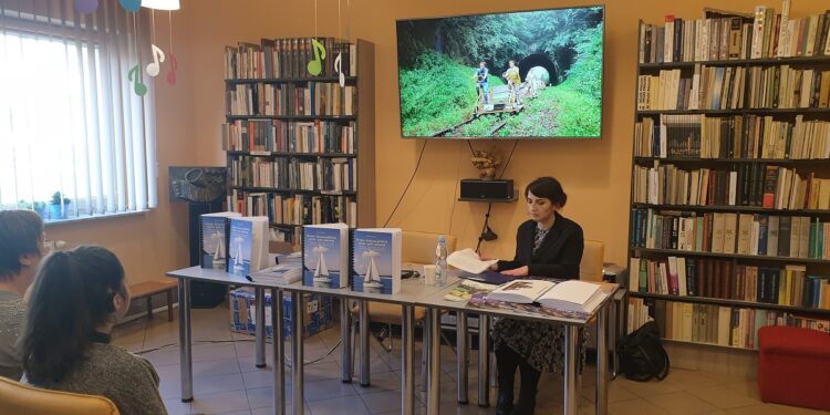 Tarnobrzeg. Spotkanie promujące nietypowy przewodnik turystyczny.