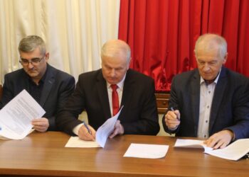 Ulanów: Umowa na modernizację 9 dróg podpisana