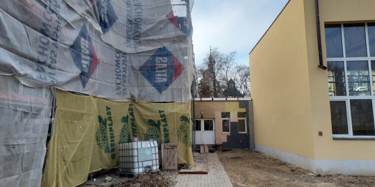 Czyżów Szlachecki: Gruntowny remont budynku szkoły.