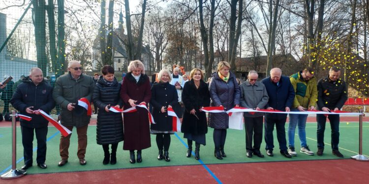 Czyżów Szlachecki: Uroczyste otwarcie nowego boiska wielofunkcyjnego.