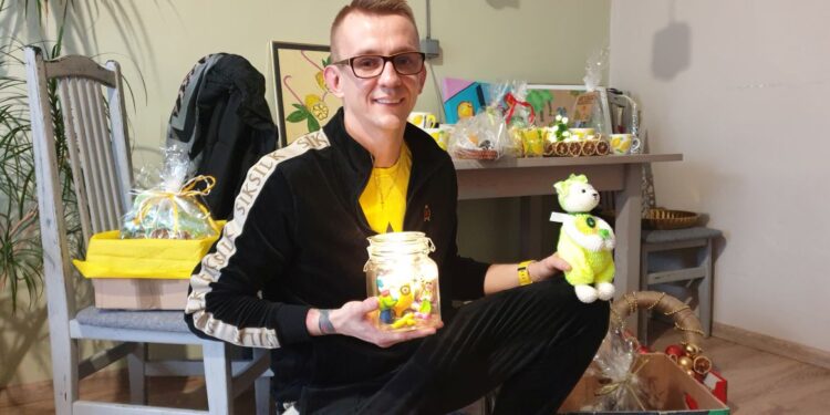 Tarnobrzeski TikToker wspiera podopiecznych domu dziecka.