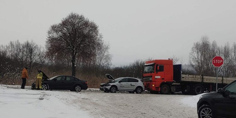 Skopanie: Zderzenie trzech pojazdów