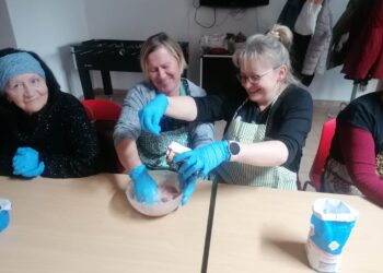 Sandomierz: Pasjonaci gotowania samodzielnie przygotowali swojską wędlinę.