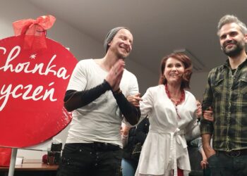 Tarnobrzeg. Dzieciaki doczekały się gwiazdy. Koncert „Choinki Życzeń”.