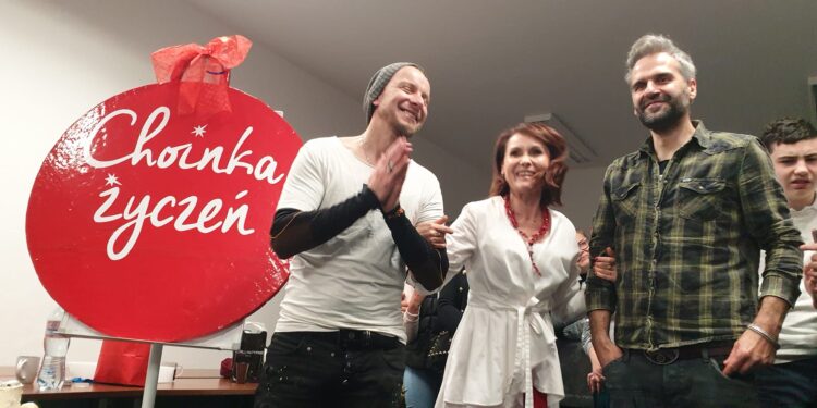 Tarnobrzeg. Dzieciaki doczekały się gwiazdy. Koncert „Choinki Życzeń”.