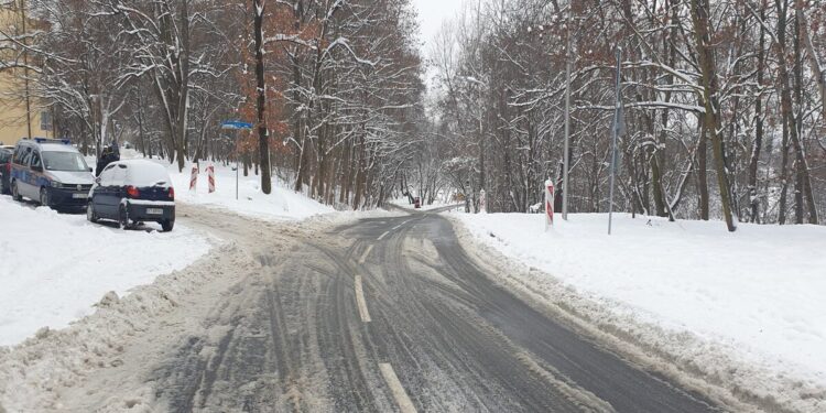 Tarnobrzeg. Droga na prom już po remoncie.