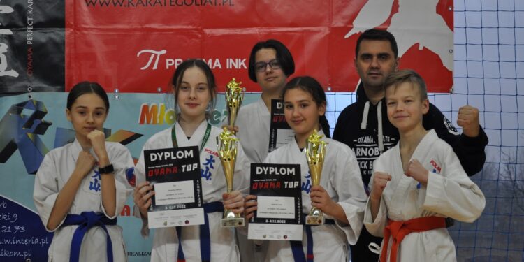 Tarnobrzeg. Pięć medali dla zawodników Tarnobrzeskiego Klubu Oyama Karate.