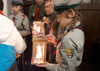 Sandomierz: Betlejemskie światło pokoju dotrze w piątek do Sandomierza.