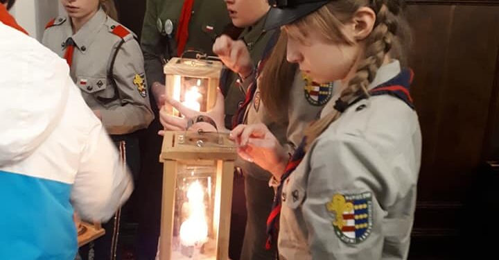 Sandomierz: Betlejemskie światło pokoju dotrze w piątek do Sandomierza.