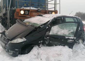 Dąbrowica: Wypadek na przejeździe kolejowym