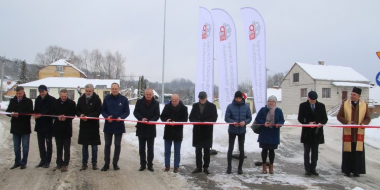 Krzeszów: Rondo w Krzeszowie oficjalnie otwarte