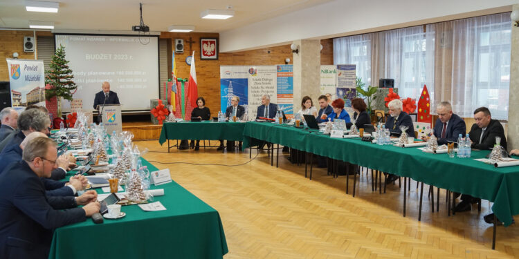 Powiat Niżański: Budżet na 2023 rok przyjęty jednogłośnie