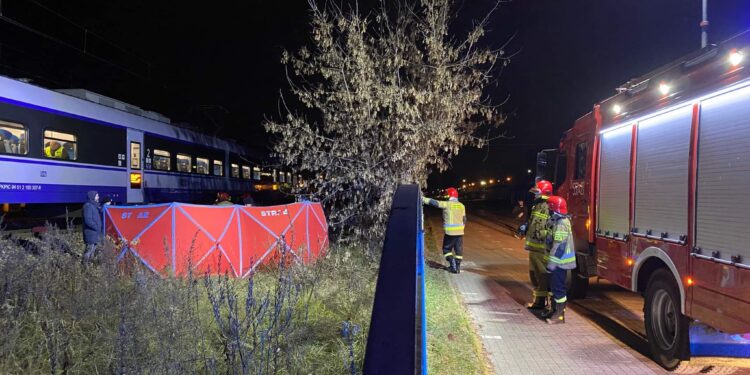 Stalowa Wola: Śmiertelny wypadek na torach kolejowych.