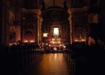 Tarnobrzeg. U Dominikanów po roratach śniadanie.