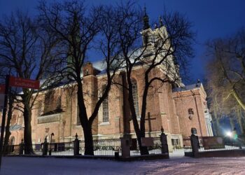 Sandomierz: Z modlitewną pamięcią papieżowi Benedyktowi.