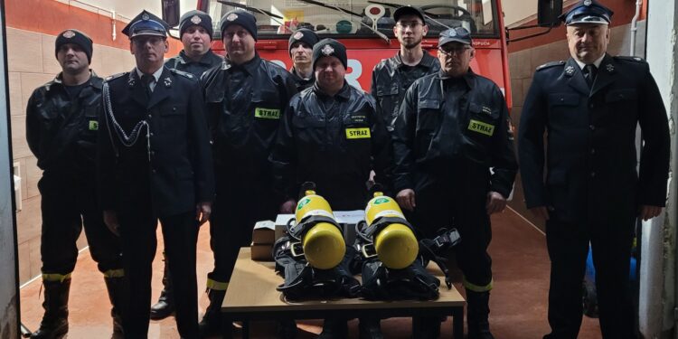 Janowice: Aparaty do ochrony dróg oddechowych dla druhów OSP.