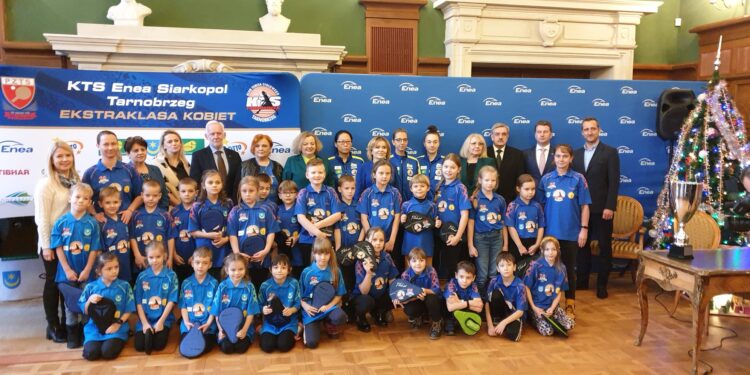 Tarnobrzeg. Enea nadal wspiera utytułowane tenisistki stołowe.