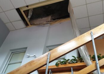 Tarnobrzeg. W bibliotece runął fragment podwieszonego sufitu.