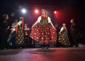 Sandomierz: „Wieczór tańców i kolęd polskich” przy pełnej widowni.