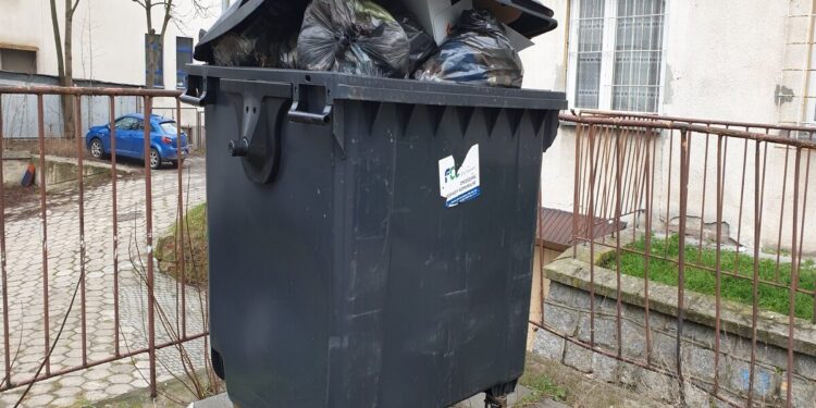 Tarnobrzeg. Temat ceny śmieci zdjęty z porządku obrad.