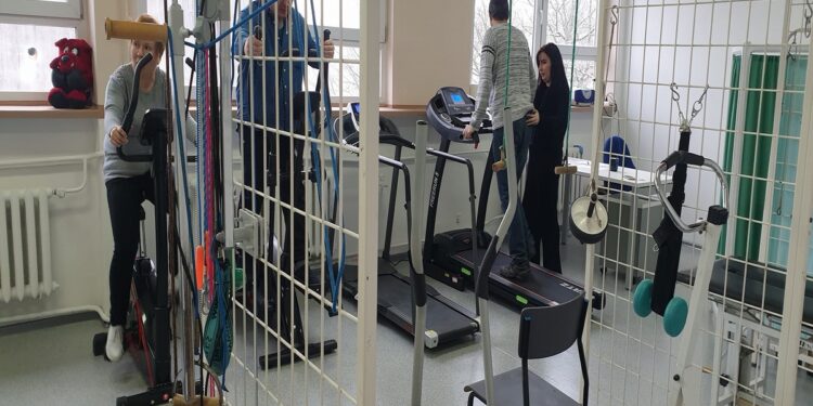 Tarnobrzeg. Dzięki sponsorom udało się zmodernizować salę rehabilitacyjną.