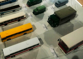 Stalowa Wola: W Muzeum COP można oglądać wystawę modeli samochodów z minionej epoki