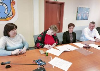 Przecław: Jest umowa na budowę Sali gimnastycznej w Kiełkowie!