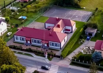 Dębica: Podpisano umowę na budowę hali dla „Ósemki”