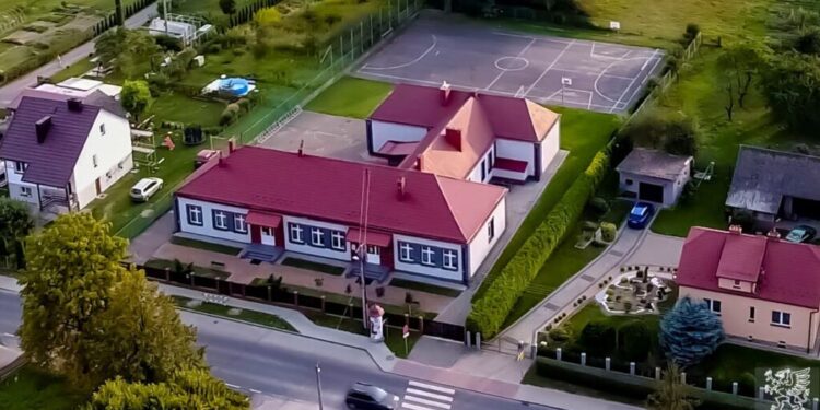 Dębica: Podpisano umowę na budowę hali dla „Ósemki”