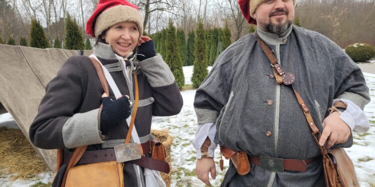 Dwikozy: Rekonstruktorzy odtworzyli obóz powstańczy z 1863 roku.