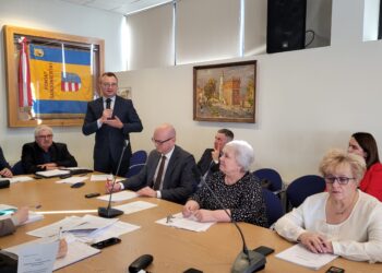 Sandomierz: Ponad 20 domów do wyburzenia i wieś podzielona na pół – rada powiatu interweniuje w sprawie S74.