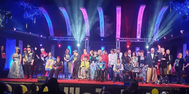 Tarnobrzeg. Piękny i wzruszający pokaz mody w WOZOWNI.