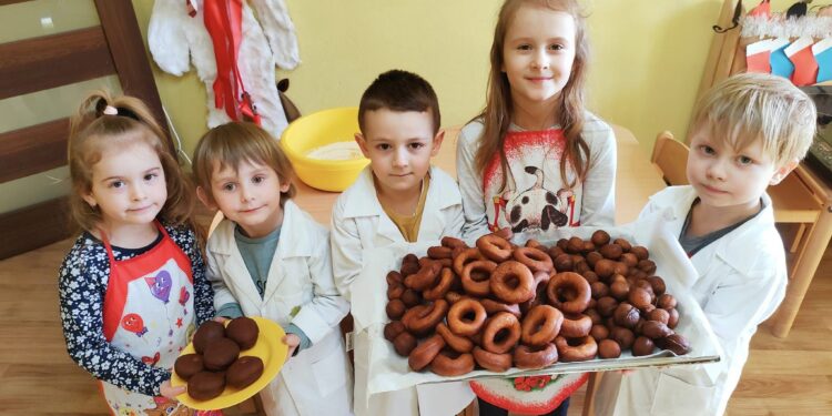 Sandomierz: Tłusty czwartek u przedszkolaków.