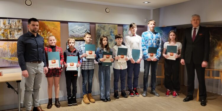 Nowa Dęba. Wyróżniono młodych sportowców i ich trenerów