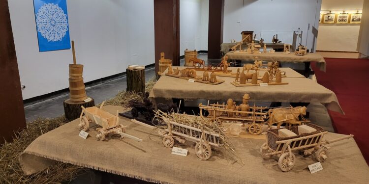 Baranów Sandomierski. Rzeźby Jana Puka z Trześni na wystawie w zamku