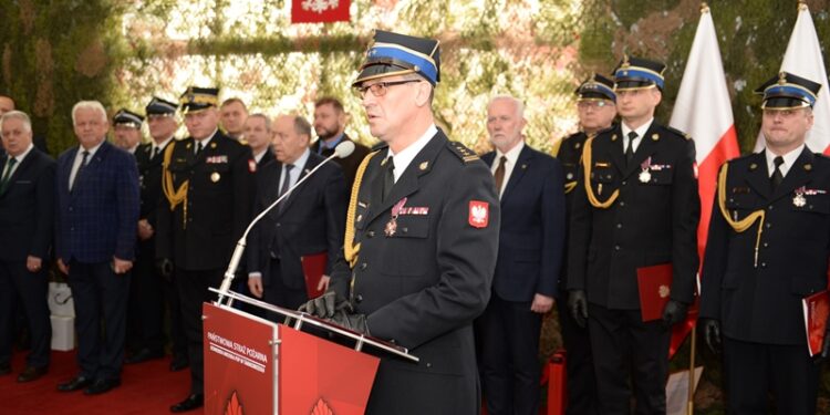 Tarnobrzeg. Szef tarnobrzeskich strażaków przeszedł na emeryturę