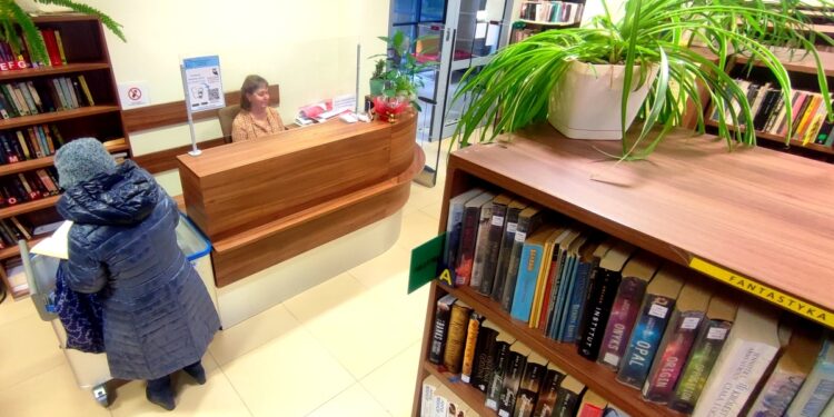 Stalowa Wola: Mieszkańcy chętniej pożyczają książki i audiobooki