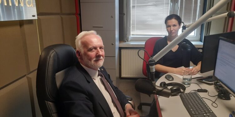 Prezydent Tarnobrzega Dariusz Bożek odpowiadał na pytania słuchaczy.