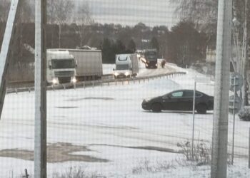 Baranów Sandomierski: Na drogach ślisko, duże utrudnienia w ruchu