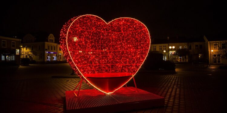 Tarnobrzeg. Świetlne serce „bije dla tarnonbrzeżan”.