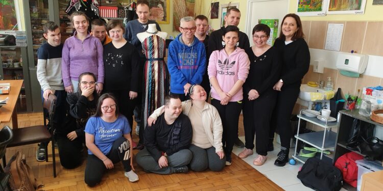 Tarnobrzeg. Uczestnicy WTZ organizują pokaz mody.