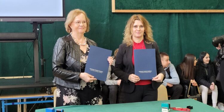 Sandomierz: Porozumienie o współpracy II LO z PUZ w Tarnobrzegu.